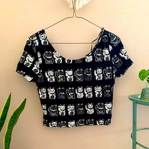 Divided Maneki-neko Crop Top